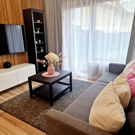 Cozy With Terrace And Garden Βίλνιους